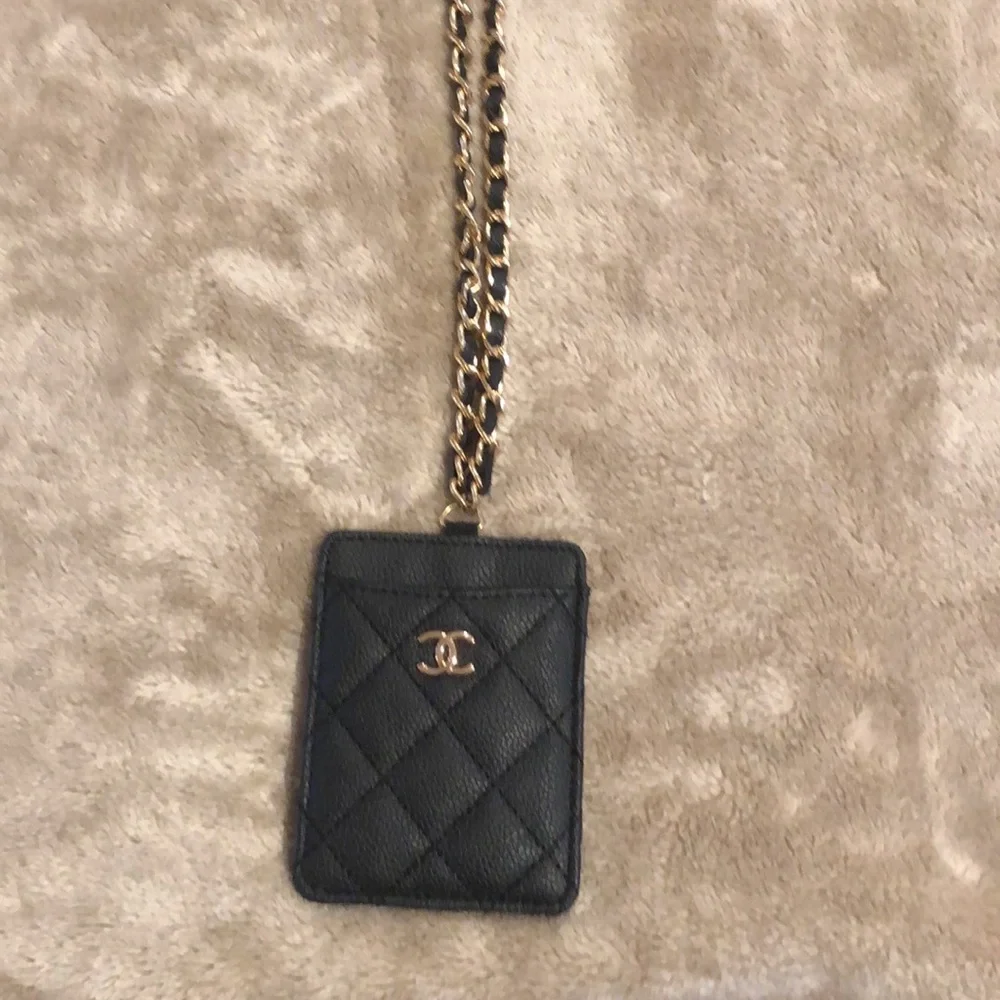 Black Quilted Card Holder - Picture 3 of 8